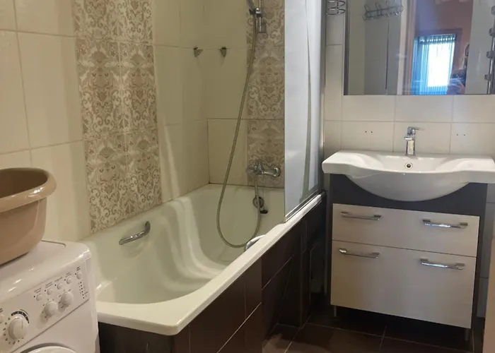 треф 3 комнаты на таирова Apartment Odessa