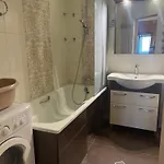 треф 3 комнаты на таирова Apartamento Odesa